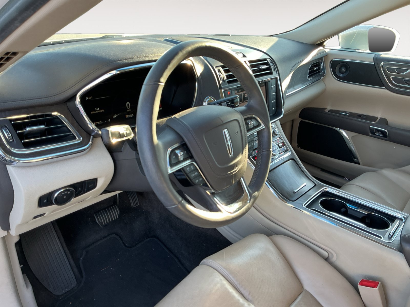 Used 2017 Lincoln Continental Select w/ Climate Package FWD image 10
