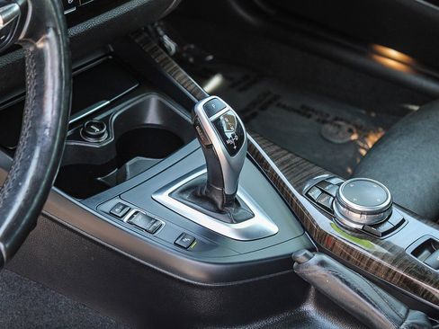 Used 2016 BMW M235i Convertible RWD image 18