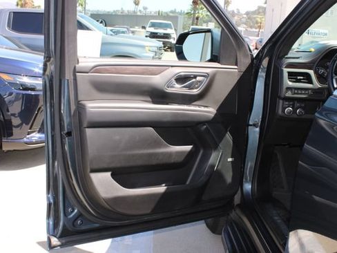 Used 2021 Chevrolet Suburban LT AWD/4WD image 10