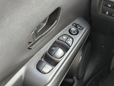 Used 2025 Nissan Kicks Play S image 18