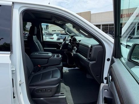 Used 2025 GMC Sierra 1500 SLT AWD/4WD image 29