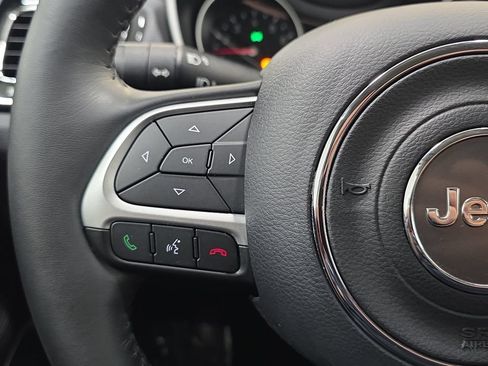 Used 2019 Jeep Compass Latitude AWD/4WD image 16