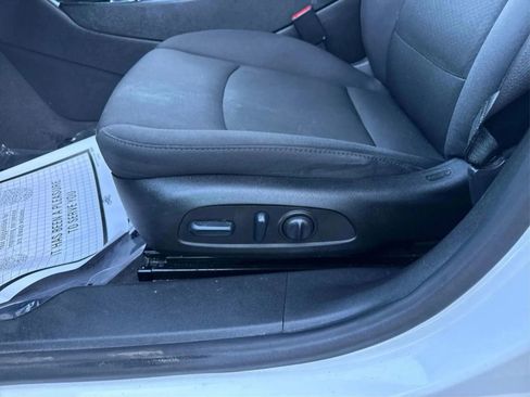 Used 2022 Chevrolet Malibu LT image 19