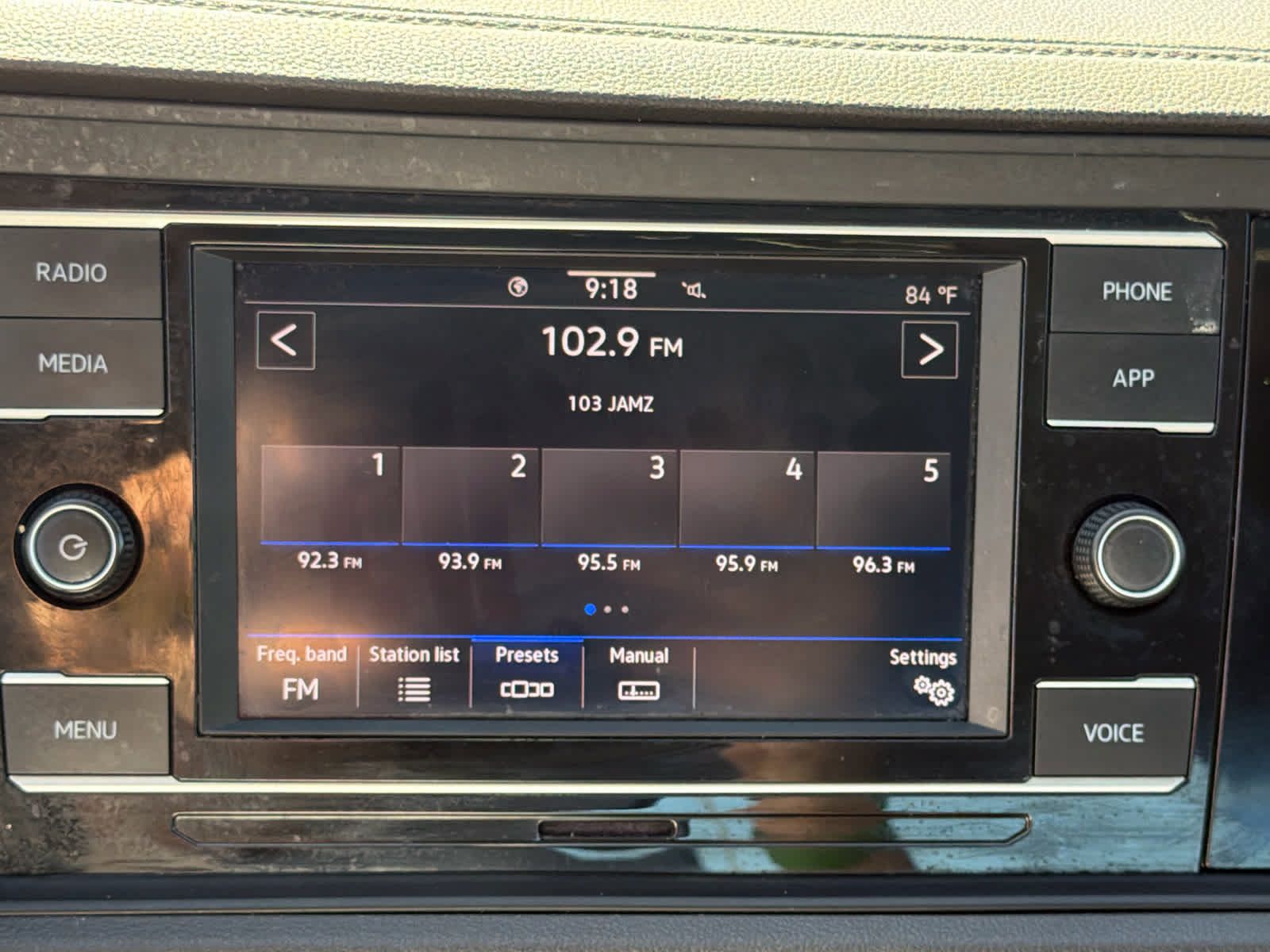 Used 2024 Volkswagen Jetta SE FWD image 19