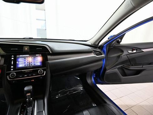 Used 2018 Honda Civic Touring image 28