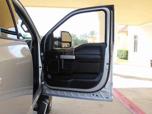 Used 2017 Ford F250 Lariat w/ Lariat Value Package image 28