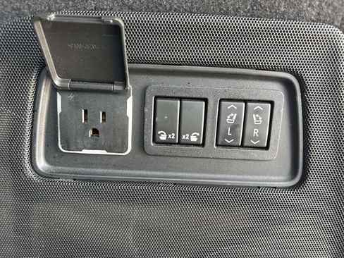 Used 2021 Cadillac Escalade ESV Sport w/ Driver Assist Tech Package RWD image 12
