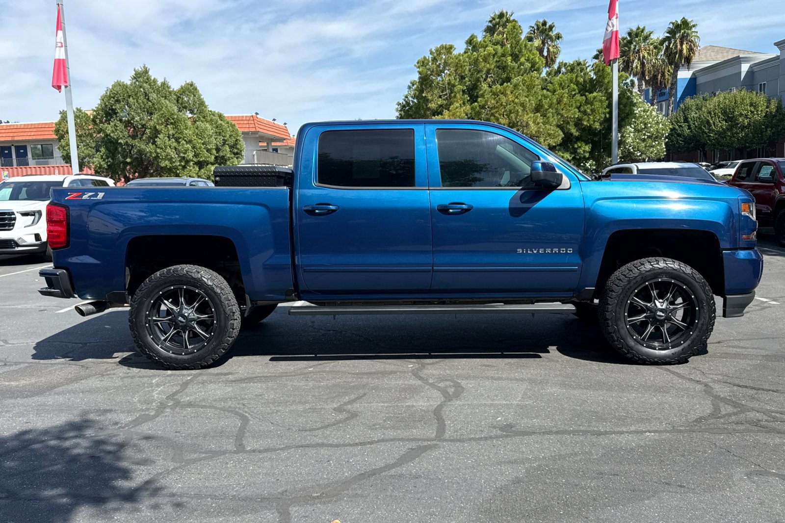 Used 2018 Chevrolet Silverado 1500 LT w/ All Star Edition AWD/4WD image 3