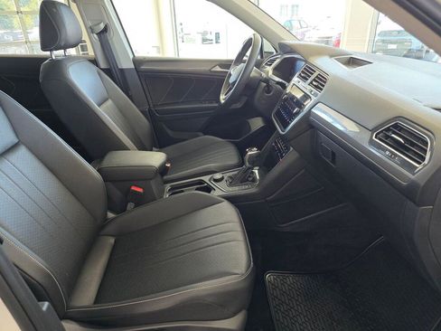 Used 2023 Volkswagen Tiguan SE w/ Panoramic Sunroof Package AWD/4WD image 43