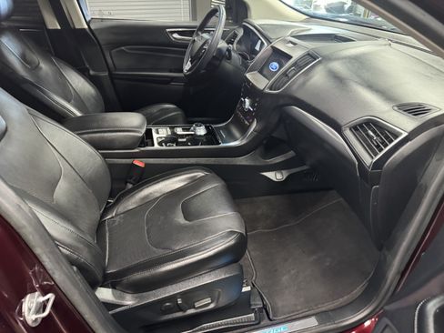 Used 2020 Ford Edge Titanium w/ Equipment Group 301A FWD image 11