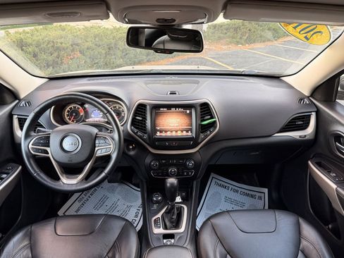 Used 2018 Jeep Cherokee Limited image 17