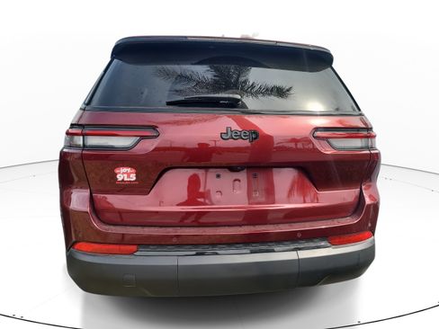 Used 2025 Jeep Grand Cherokee L Altitude image 5
