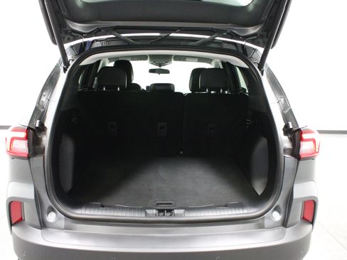 Used 2025 Ford Escape SE w/ Class II Trailer Tow Package FWD image 14