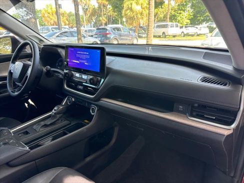 Used 2024 Toyota Grand Highlander AWD image 18