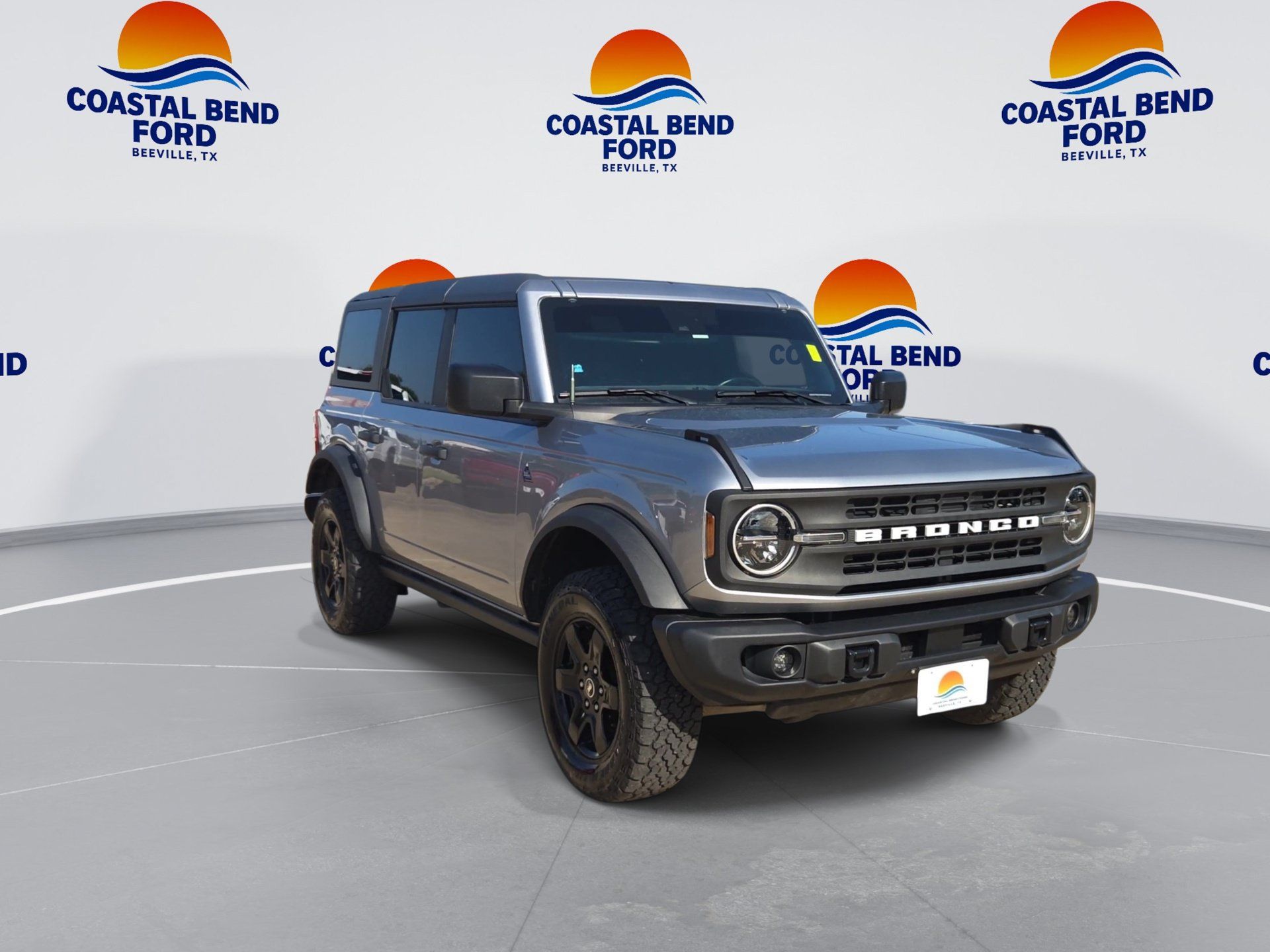 Used 2024 Ford Bronco Black Diamond AWD/4WD image 2