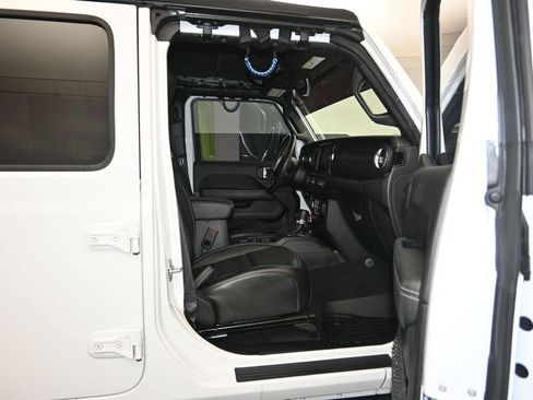 Used 2023 Jeep Wrangler Unlimited Sahara w/ Cold Weather Group AWD/4WD image 27