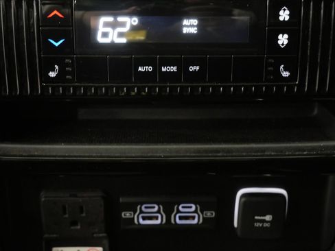 Used 2023 Jeep Wagoneer Series II AWD/4WD image 24