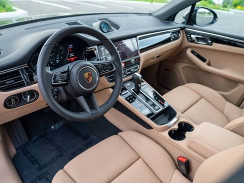 New 2026 Porsche Macan AWD/4WD image 4