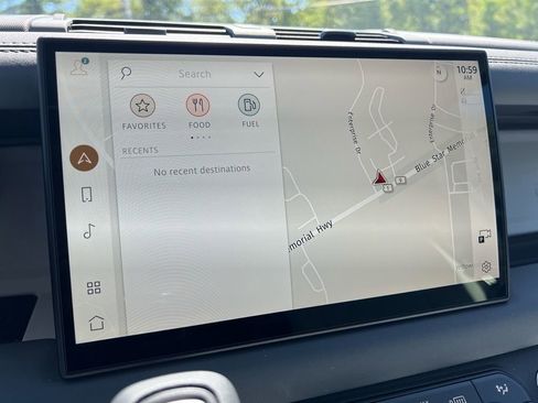 New 2025 Land Rover Defender 110 S image 17