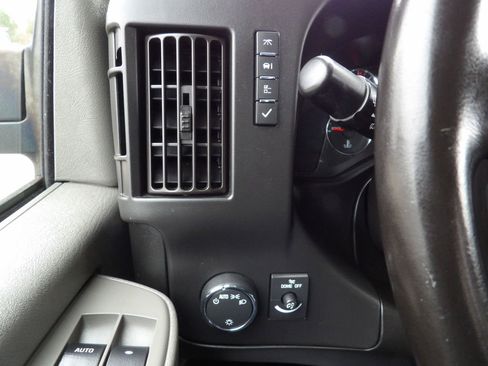 Used 2020 Chevrolet Express 3500 LS image 19