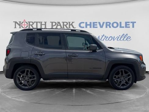Used 2021 Jeep Renegade Latitude FWD image 2