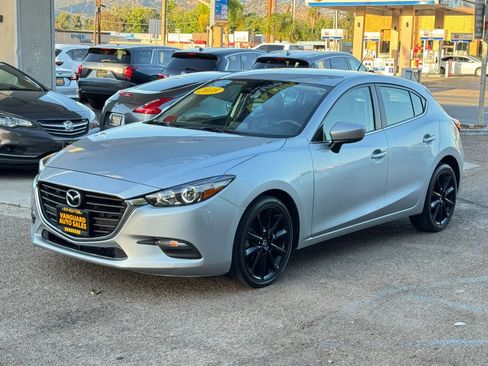Used 2018 MAZDA MAZDA3 Touring FWD image 7