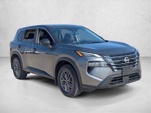 Used 2025 Nissan Rogue S image 3