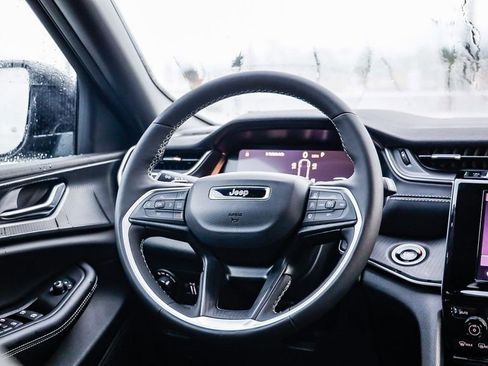 New 2025 Jeep Grand Cherokee L Altitude image 16