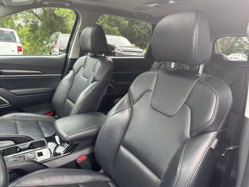 Used 2025 Kia Telluride S FWD image 15