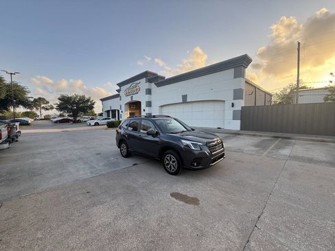 Used 2022 Subaru Forester Premium AWD/4WD image 48