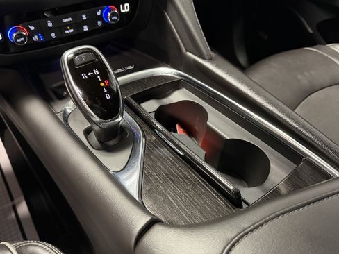 Used 2020 Buick Enclave Avenir w/ Avenir Technology Package FWD image 13