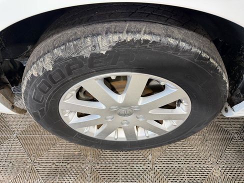 Used 2015 Chrysler Town & Country Touring FWD image 15