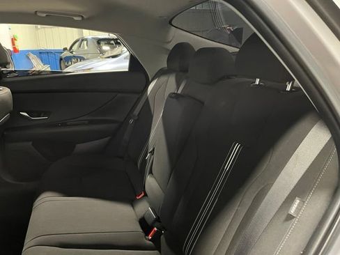 Used 2025 Hyundai Elantra SEL FWD image 19