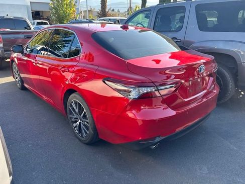Used 2023 Toyota Camry XLE w/ Navigation Package FWD image 3