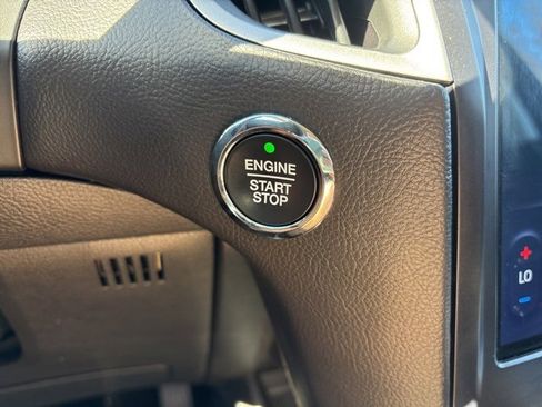 Used 2023 Ford Edge SE image 10