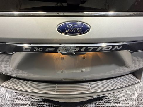 Used 2019 Ford Expedition Max Limited image 24