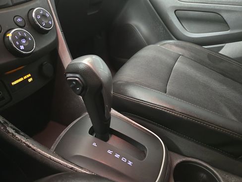 Used 2019 Chevrolet Trax LT w/ LT Convenience Package image 24