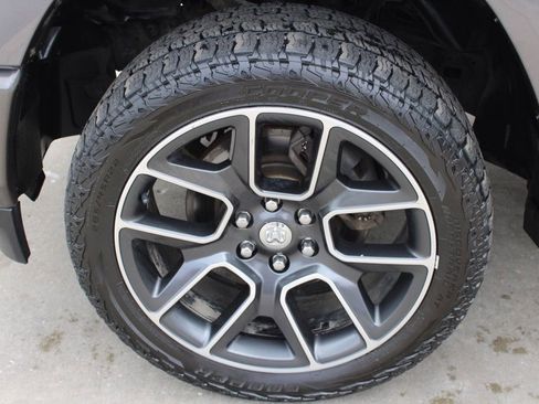 Used 2019 RAM 1500 Laramie image 12