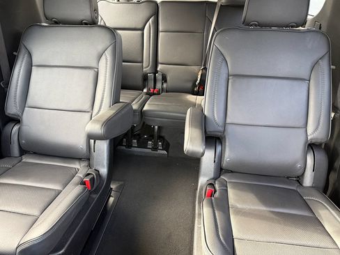 Used 2025 GMC Yukon XL Denali AWD/4WD image 27
