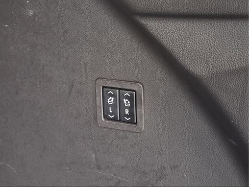 Used 2023 Buick Enclave Avenir image 36