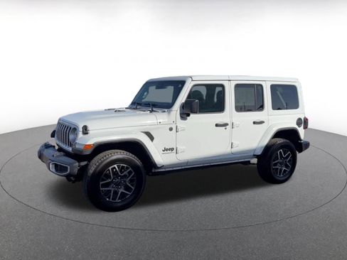 Used 2025 Jeep Wrangler Unlimited Sahara AWD/4WD image 8