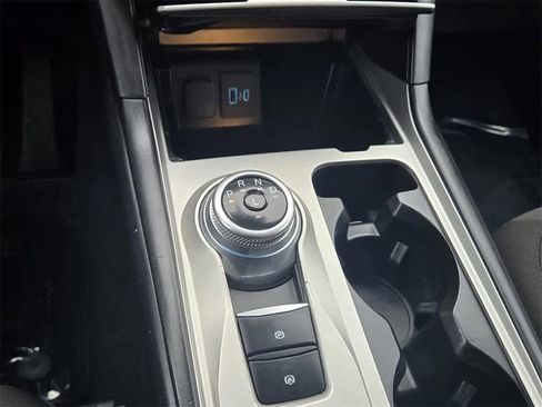 Used 2023 Ford Explorer XLT image 18