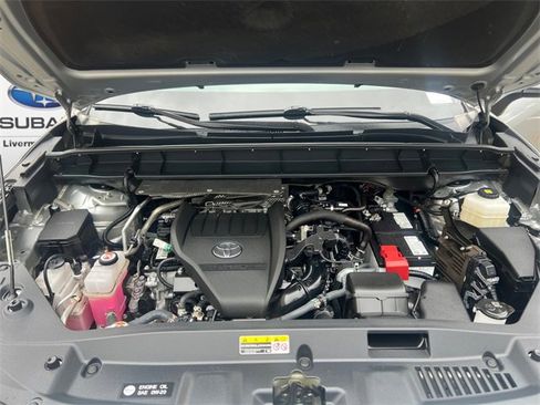Used 2024 Toyota Highlander LE image 11