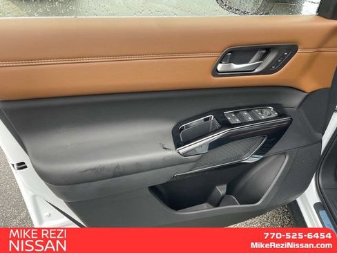 New 2026 Nissan Pathfinder Platinum AWD/4WD image 11