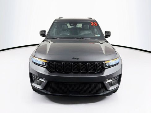 Used 2023 Jeep Grand Cherokee Altitude AWD/4WD image 13
