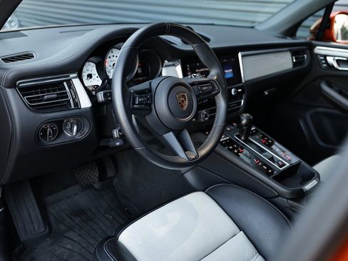 Used 2024 Porsche Macan GTS image 4