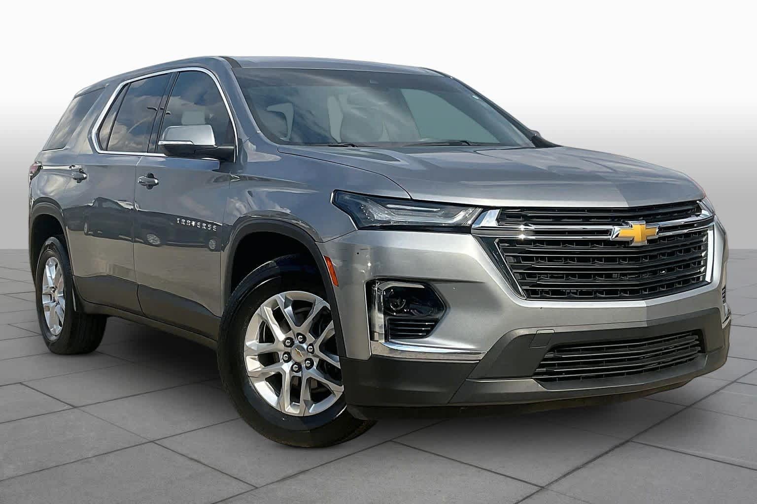Used 2023 Chevrolet Traverse LS w/ Safety Package FWD image 3