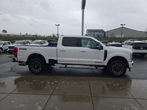 New 2026 Ford F250 Platinum w/ FX4 Off-Road Package image 6