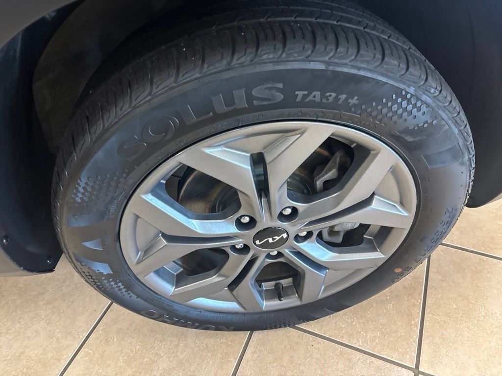 Used 2024 Kia Seltos S AWD/4WD image 31