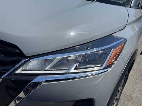 Used 2024 Nissan Kicks SV FWD image 5